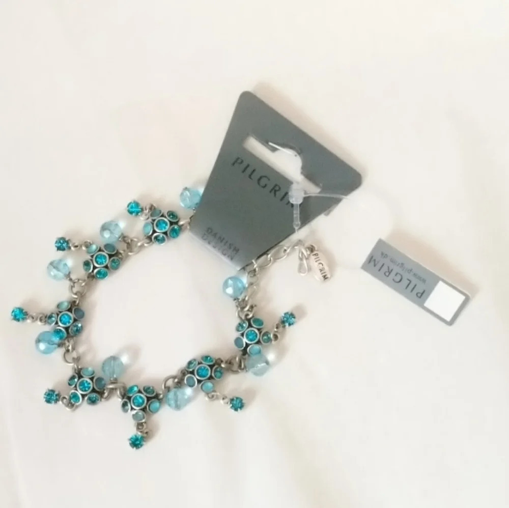 Beautiful Blue Genuine Crystal Bracelet NWT 😍